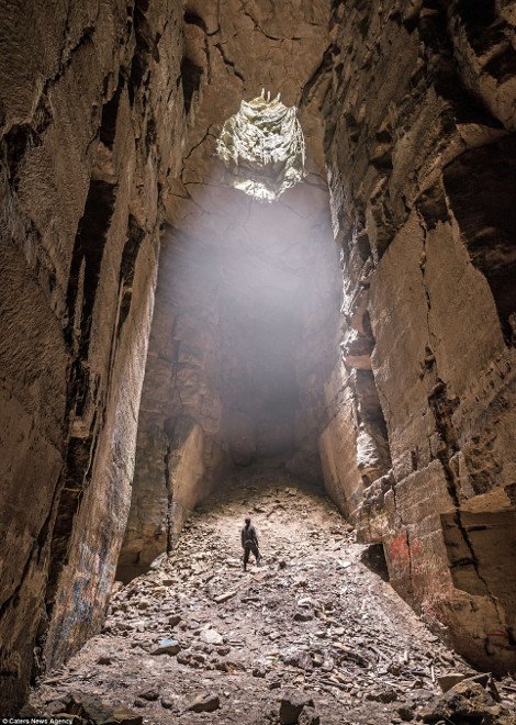 Ενας φωτογράφος αποκαλύπτει τα άδυτα του «κάτω κόσμου»: Μια μαγική βουτιά κάτω από την πόλη [εικόνες] | iefimerida.gr 0