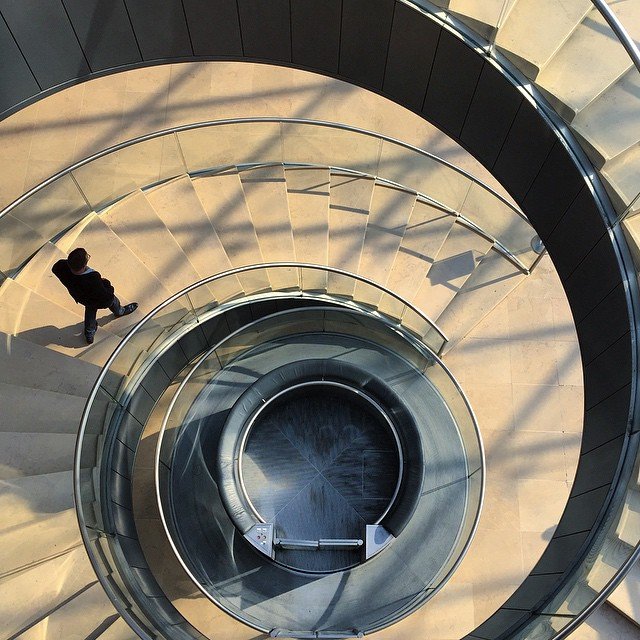 Στο άδειο μουσείο του Λούβρου -Φωτογραφίες λίγο πριν από την επέλαση των επισκεπτών [εικόνες] | iefimerida.gr 1