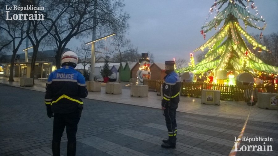 Εληξε ο συναγερμός στη Γαλλία -Ανοιξε ξανά η χριστουγεννιάτικη αγορά στην πόλη Μετς [εικόνες]  | iefimerida.gr 3