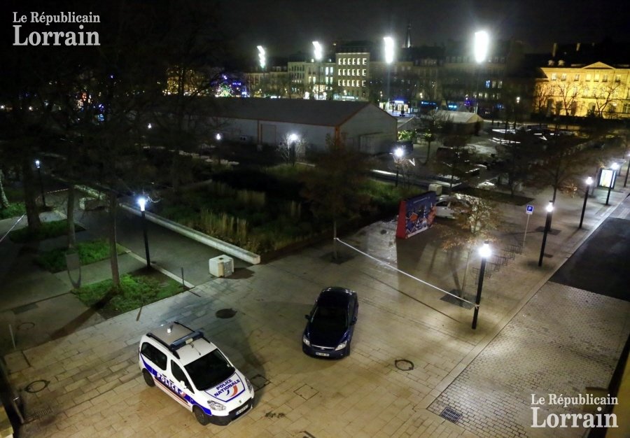 Εληξε ο συναγερμός στη Γαλλία -Ανοιξε ξανά η χριστουγεννιάτικη αγορά στην πόλη Μετς [εικόνες]  | iefimerida.gr 1