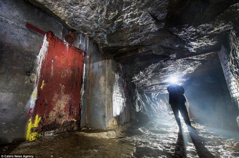 Ενας φωτογράφος αποκαλύπτει τα άδυτα του «κάτω κόσμου»: Μια μαγική βουτιά κάτω από την πόλη [εικόνες] | iefimerida.gr 2