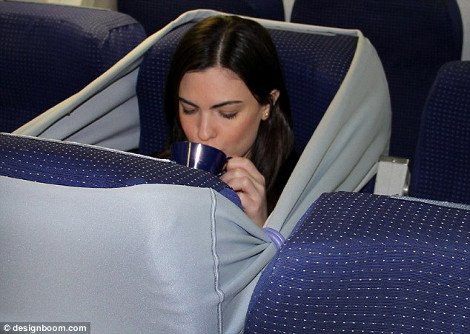 Είναι πράγματι το πιο άχρηστο αξεσουάρ ταξιδιού; Δείτε την κορδέλα που σας απομονώνει από τον διπλανό [εικόνες] | iefimerida.gr 2