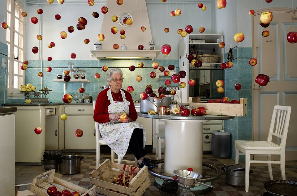 Η φωτογράφος που αψηφά τη βαρύτητα -Δημιουργεί μαγικές σκηνές με ιπτάμενα αντικείμενα [εικόνες] | iefimerida.gr 2