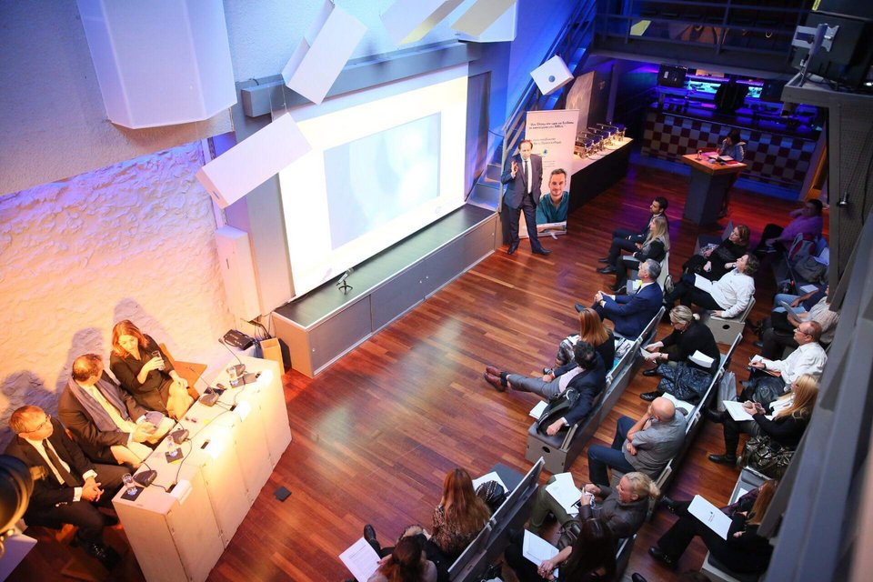 Η Alcon συνεχίζει την εκστρατεία «Εχεις τόσα ακόμα να δεις» με στόχο την ενημέρωση του κοινού για την πρεσβυωπία [εικόνες] | iefimerida.gr 0