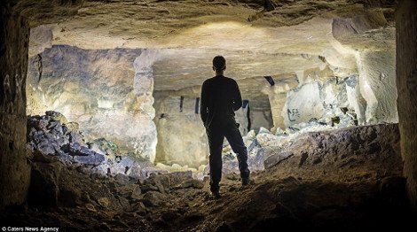 Ενας φωτογράφος αποκαλύπτει τα άδυτα του «κάτω κόσμου»: Μια μαγική βουτιά κάτω από την πόλη [εικόνες] | iefimerida.gr 5