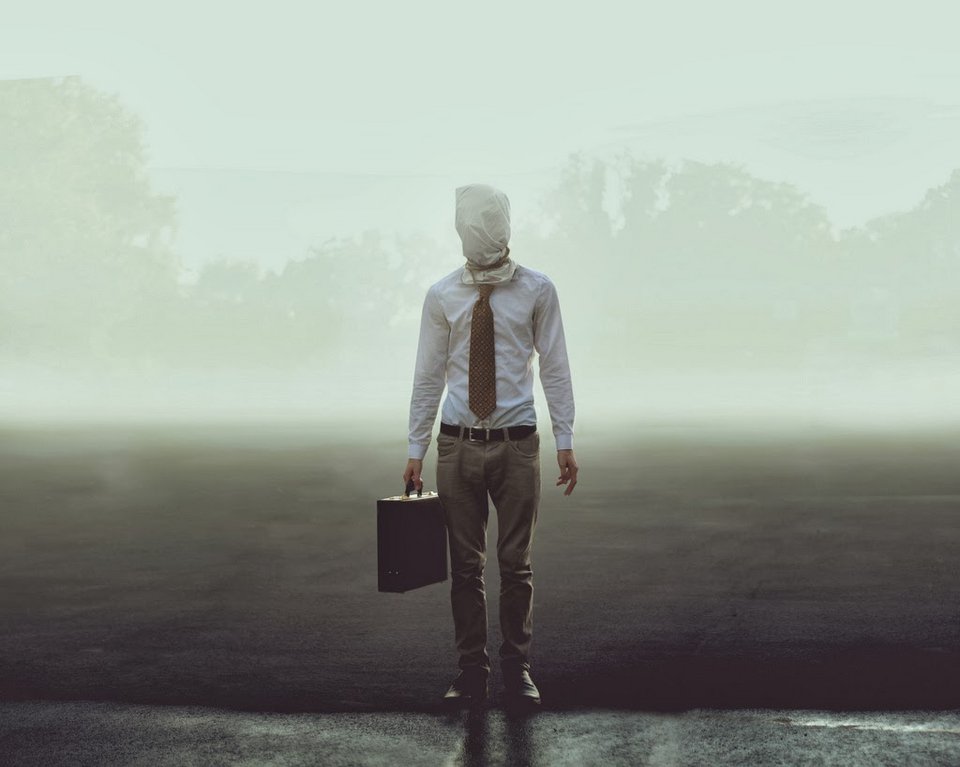 Ο αγοραφοβικός και ντροπαλός φωτογράφος -Βγάζει σουρεαλιστικές εικόνες με πρωταγωνιστή μόνο τον ίδιο [εικόνες] | iefimerida.gr 5