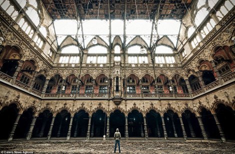 Ενας φωτογράφος αποκαλύπτει τα άδυτα του «κάτω κόσμου»: Μια μαγική βουτιά κάτω από την πόλη [εικόνες] | iefimerida.gr 7