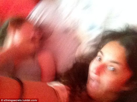 Ο απόλυτος πανικός: Οταν μια αράχνη κάνει photobombing στη selfie δύο κοριτσιών [εικόνες] | iefimerida.gr 6