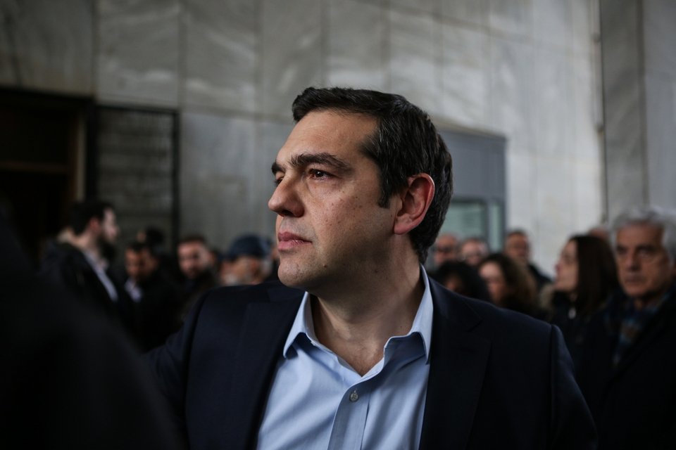 Το τελευταίο αντίο στον Θόδωρο Μιχόπουλο -Δάκρυσε ο Αλέξης Τσίπρας στην κηδεία [βίντεο] | iefimerida.gr 1