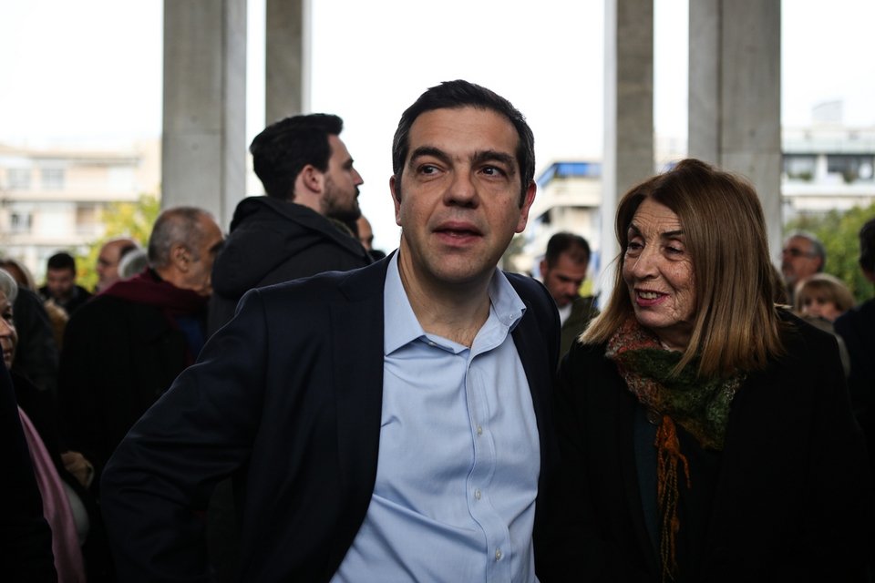 Το τελευταίο αντίο στον Θόδωρο Μιχόπουλο -Δάκρυσε ο Αλέξης Τσίπρας στην κηδεία [βίντεο] | iefimerida.gr 2