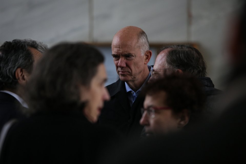 Το τελευταίο αντίο στον Θόδωρο Μιχόπουλο -Δάκρυσε ο Αλέξης Τσίπρας στην κηδεία [βίντεο] | iefimerida.gr 9