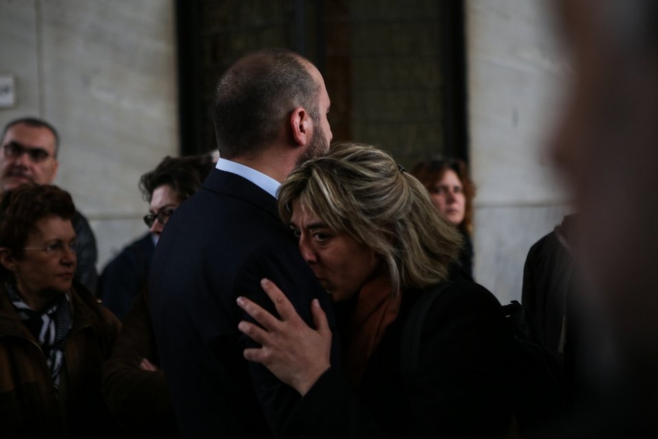 Το τελευταίο αντίο στον Θόδωρο Μιχόπουλο -Δάκρυσε ο Αλέξης Τσίπρας στην κηδεία [βίντεο] | iefimerida.gr 8