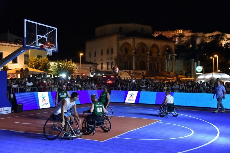 Tο «1st Midnight 3on3 Streetball» από ΟΣΕΚΑ και ΟΠΑΠ στο Μοναστηράκι – Το μπάσκετ με αμαξίδιο πάει παντού [εικόνες & βίντεο] | iefimerida.gr 3