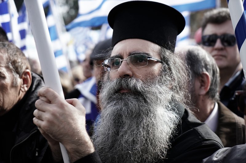 Συλλαλητήριο για τη Μακεδονία: Με παραδοσιακές φορεσιές, σημαίες και πανό στο Σύνταγμα [εικόνες] | iefimerida.gr 3