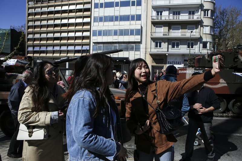 Selfies, seflies, seflies...