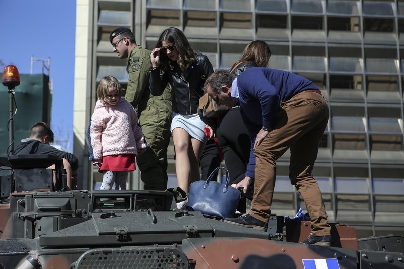 Μικροί μεγάλοι στα άρματα!