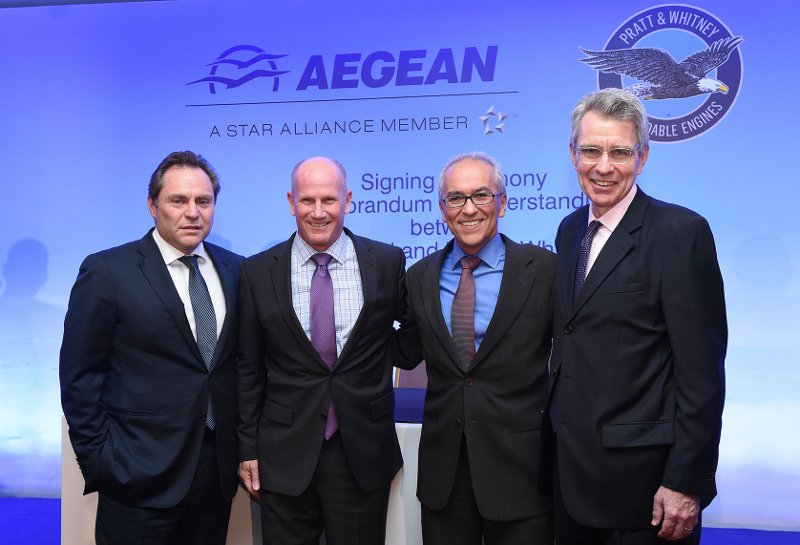 Από αριστερά ο πρόεδρος της Aegean, Ευτύχιος Βασιλάκης, ο Rick Deurloo, πρώτος αντιπρόεδρος πωλήσεων της Pratt & Whitney , ο Ceo της Aegean, Δημήτρης Γερογιάννης και ο Αμερικανός πρέσβης Τζέφρι Πάιατ