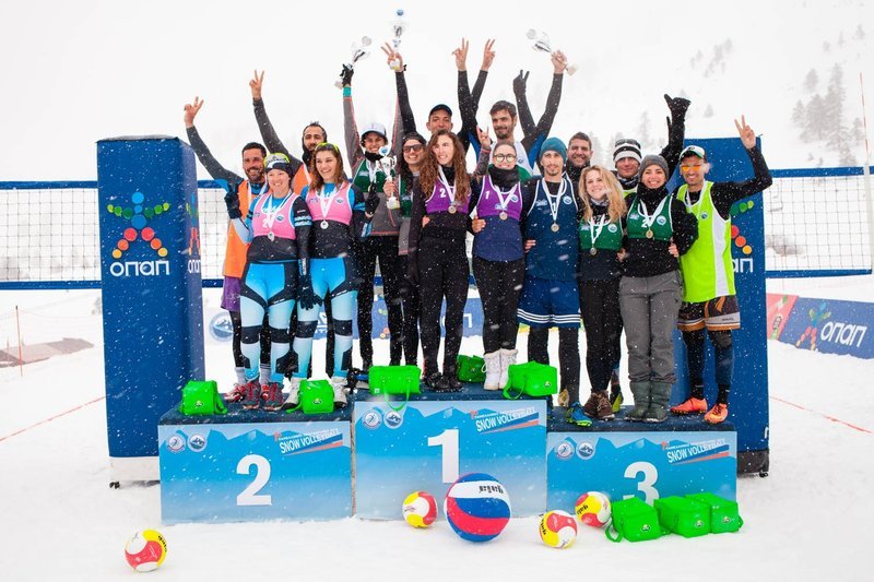 Βίντεο: Το 1ο Πανελλήνιο Πρωτάθλημα Snow Volley στα Καλάβρυτα  | iefimerida.gr 4