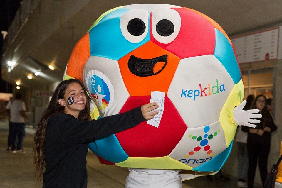 Η παιδική Κερκίδα ΟΠΑΠ στηρίζει την Εθνική Ομάδα στο δρόμο για το Μουντιάλ [εικόνες] | iefimerida.gr 1