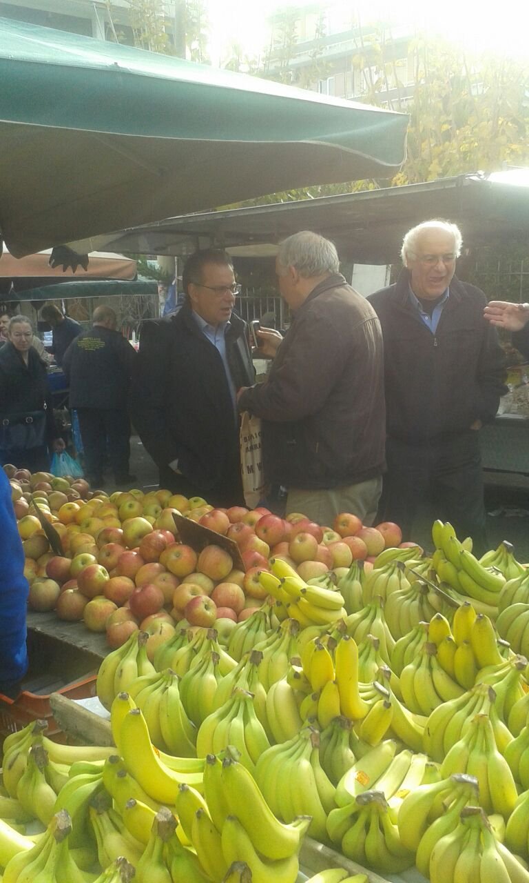 Πόρτα-πόρτα στις γειτονιές της Β' Αθήνας ο Γιώργος Κουμουτσάκος [εικόνες] | iefimerida.gr 2