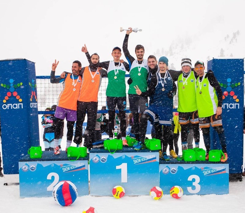 Βίντεο: Το 1ο Πανελλήνιο Πρωτάθλημα Snow Volley στα Καλάβρυτα | iefimerida.gr 3