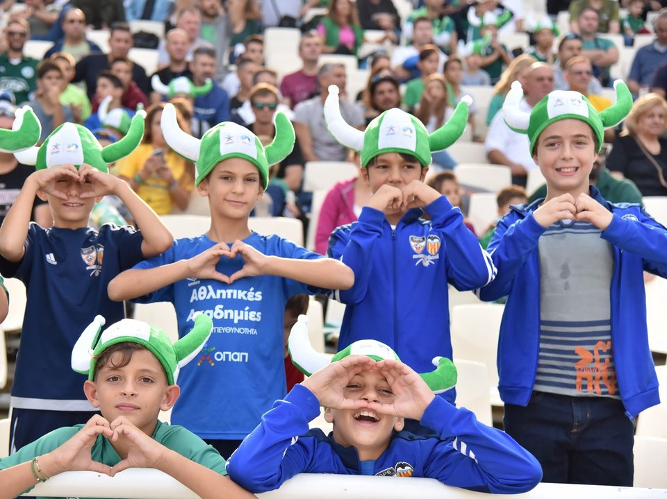 Η καλύτερη κερκίδα μπαίνει στο παιχνίδι -Η «Κερkidα ΟΠΑΠ» δίπλα στην «Ομάδα Προσφοράς» [εικόνες] | iefimerida.gr 2