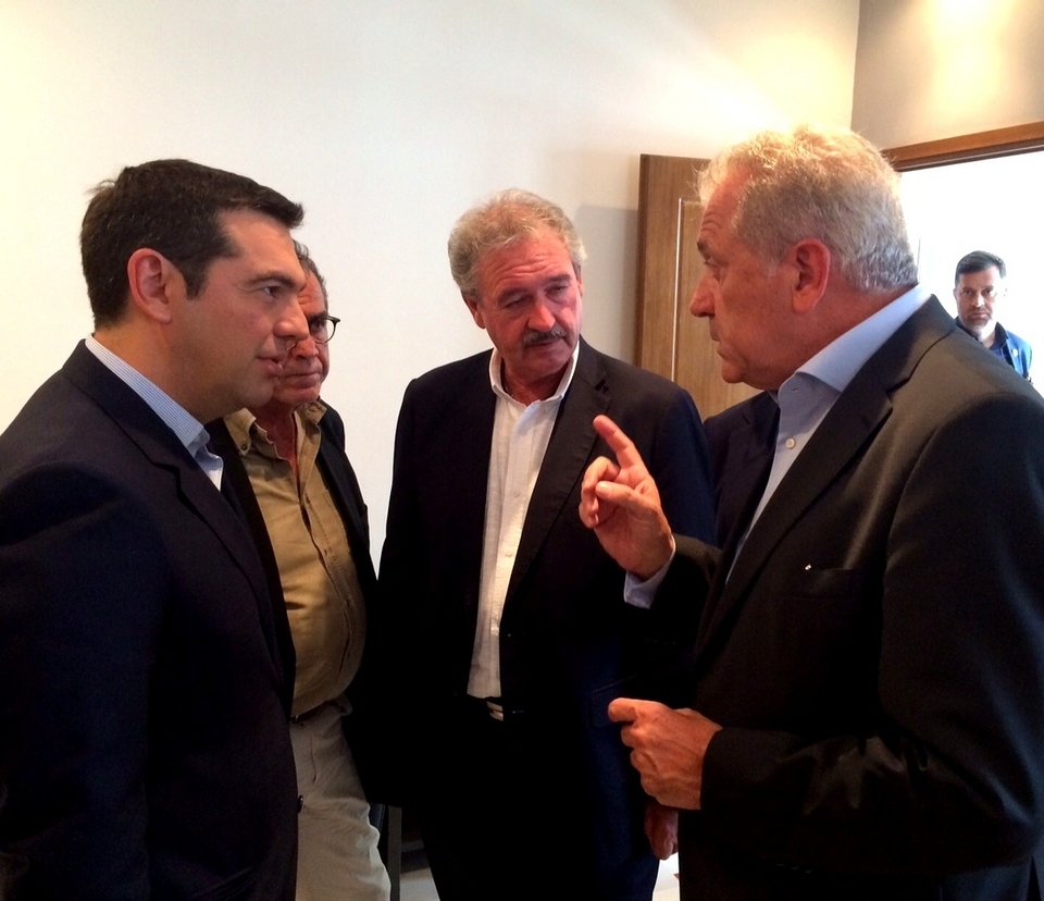 Τετ α τετ Τσίπρα – Αβραμόπουλου στο αεροδρόμιο της Ελευσίνας [εικόνες]  | iefimerida.gr 1