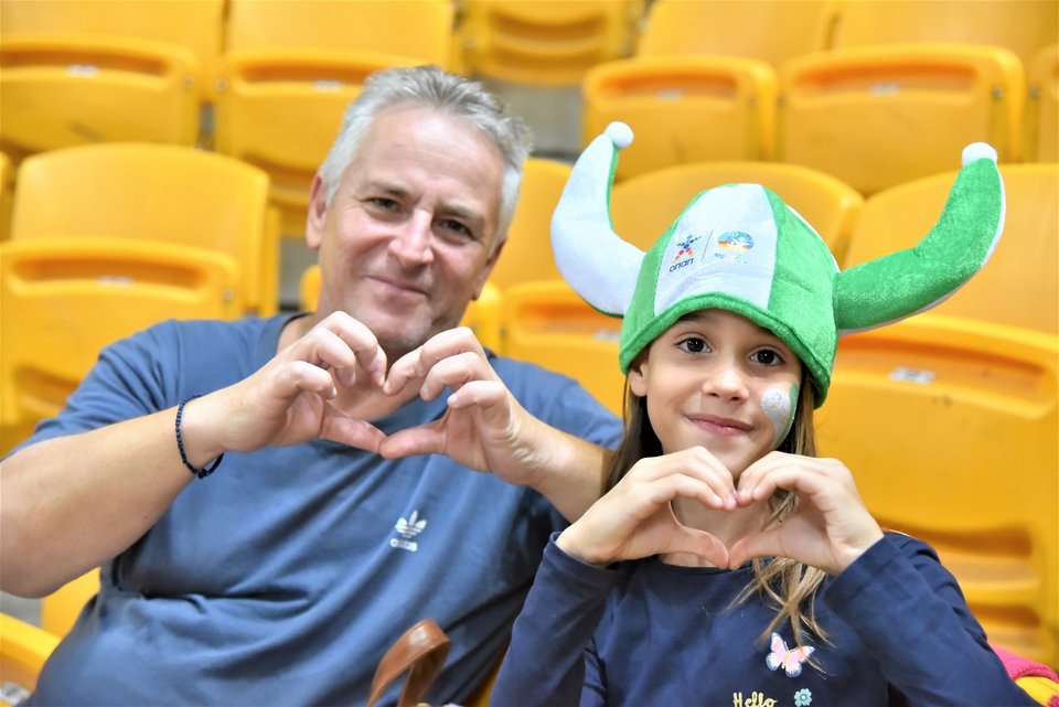 Η καλύτερη κερκίδα μπαίνει στο παιχνίδι -Η «Κερkidα ΟΠΑΠ» δίπλα στην «Ομάδα Προσφοράς» [εικόνες] | iefimerida.gr 1