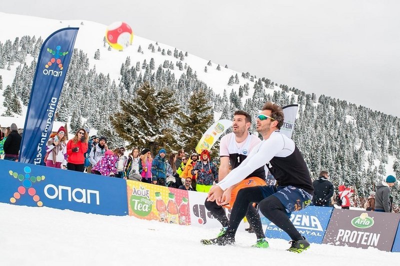 Βίντεο: Το 1ο Πανελλήνιο Πρωτάθλημα Snow Volley στα Καλάβρυτα  | iefimerida.gr 0