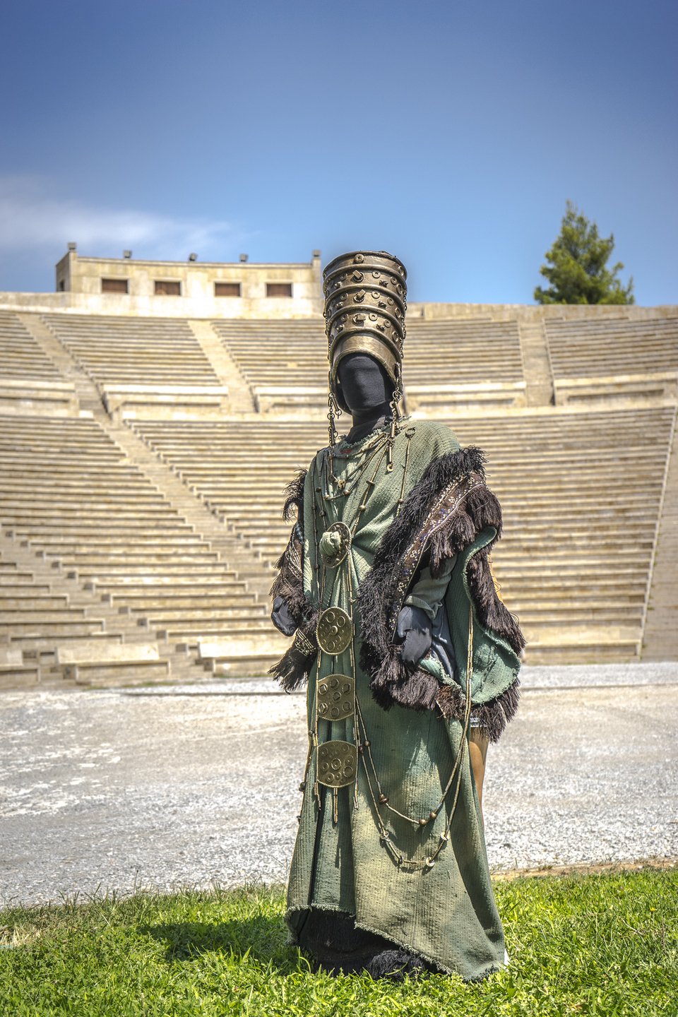 Το Κρατικό Θέατρο εκθέτει εμβληματικά κοστούμια στο Αλατζά Ιμαρέτ [εικόνες]  | iefimerida.gr 2