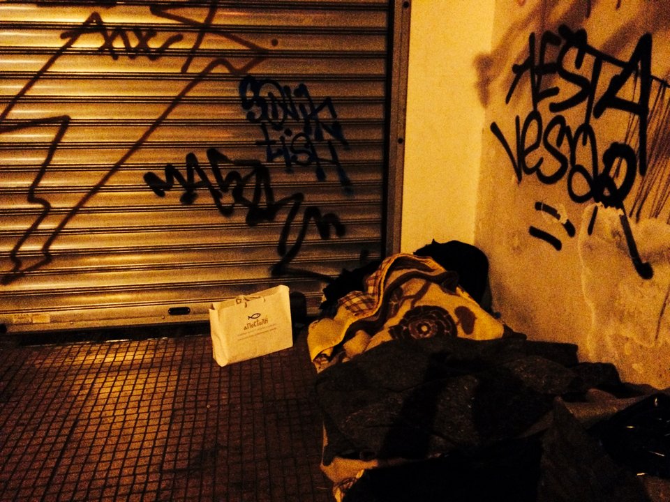 Η «Αποστολή» στο πλευρό των αστέγων της παγωμένης Αθήνας [εικόνες] | iefimerida.gr 1