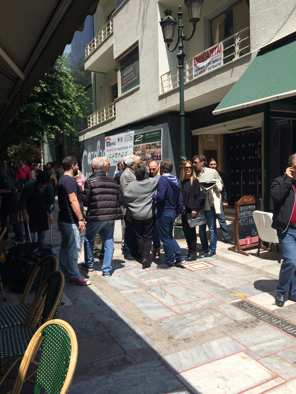 Επεισόδια σε καφέ στο Κολωνάκι -Επίθεση σε οπαδό του ΠΑΟΚ από έξι άτομα [εικόνες] | iefimerida.gr 1