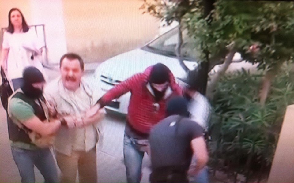 Ερευνα της Αστυνομίας στα κεντρικά γραφεία της Χρυσής Αυγής -Παρόντες Παναγιώταρος, Παππάς και Κασιδιάρης [εικόνες] | iefimerida.gr 2