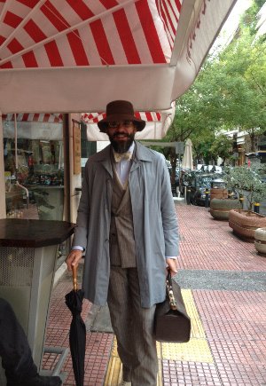 Αυτός είναι ο πιο εκκεντρικός και στυλάτος Αθηναίος- Σταματούν στο Κολωνάκι για να τον κοιτάξουν [εικόνες] | iefimerida.gr 0