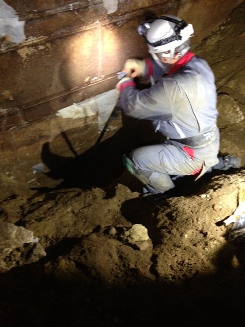 Αμφίπολη: Βρέθηκε μαρμάρινη πόρτα που οδηγεί σε τέταρτο θάλαμο [εικόνες] | iefimerida.gr 0