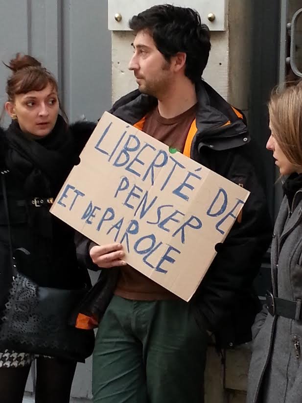 Πλημμύρισε από διαδηλωτές υπέρ της ειρήνης η Γαλλία -Στο Αφγανιστάν διαδήλωσαν για τους «ήρωες» μακελάρηδες [εικόνες] | iefimerida.gr 7