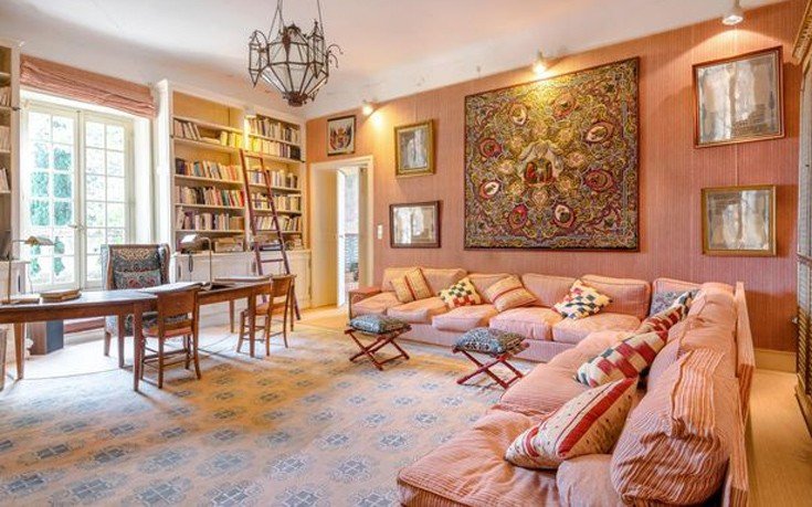 Στο σφυρί το κάστρο που ερωτεύτηκε ο Πικάσο -Είναι γεμάτο με τις τοιχογραφίες του [εικόνες]  | iefimerida.gr 7