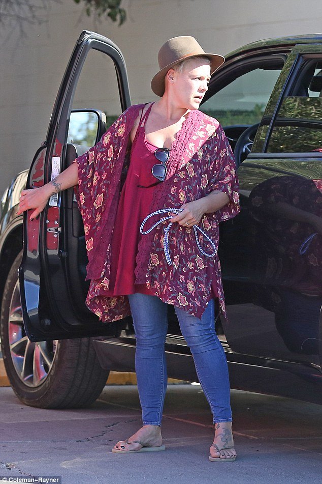 Pink: Αγνώριστη χωρίς το μακιγιάζ η τραγουδίστρια [εικόνες]  | iefimerida.gr 0