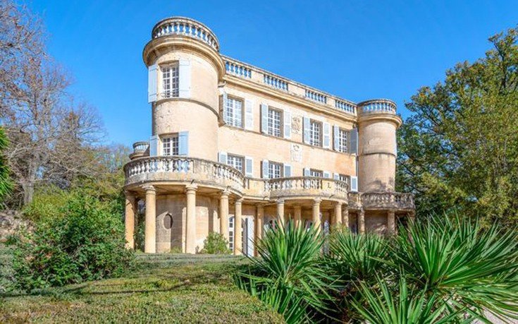 Στο σφυρί το κάστρο που ερωτεύτηκε ο Πικάσο -Είναι γεμάτο με τις τοιχογραφίες του [εικόνες]  | iefimerida.gr 9