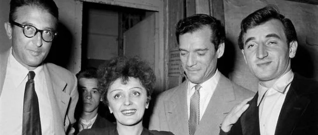 H Eντίθ Πιάφ με τον Σαρλ Αζναβούρ (δεξιά) μαζί με τον συνθέτη Μισέλ Εμέ (αριστερά) και τον ηθοποιό Εντι Κονσταντίν, το 1950 στο Παρίσι. Πηγή: Le Point.fr
