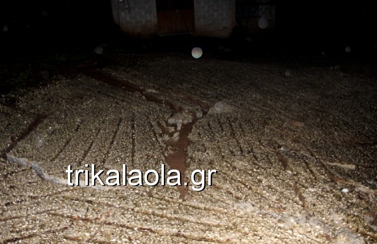 Κατολισθήσεις σε χωριό των Τρικάλων: Επεσε σπίτι, εκκενώθηκαν άλλα [εικόνες & βίντεο] | iefimerida.gr 0