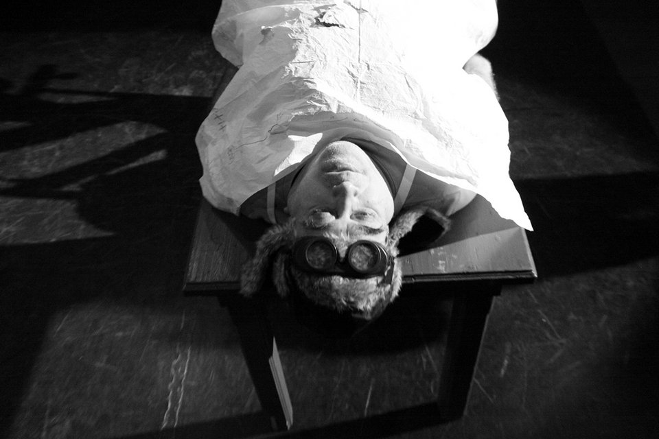 Ο Δημήτρης Πιατάς είναι «Ισορροπιστής αεροσκαφών» -Το επάγγελμα του μέλλοντος στο θέατρο Αθηναΐς [εικόνες] | iefimerida.gr 3