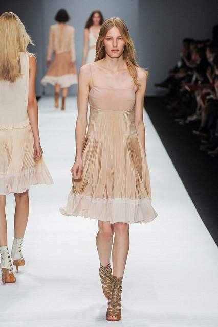 14+1 Outfits για το βράδυ της Ανάστασης [εικόνες] | iefimerida.gr 13