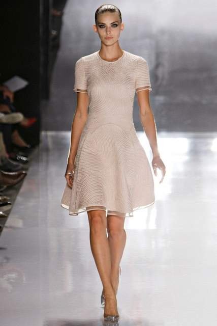 14+1 Outfits για το βράδυ της Ανάστασης [εικόνες] | iefimerida.gr 6