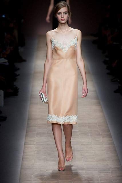 14+1 Outfits για το βράδυ της Ανάστασης [εικόνες] | iefimerida.gr 1