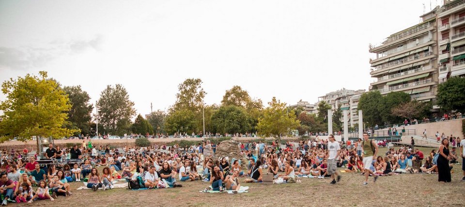 Θεσσαλονίκη: Πικ νικ φεστιβάλ στη Ρωμαϊκή Αγορά -Καρό τραπεζομάντηλα, μουσική, ταινίες | iefimerida.gr 3
