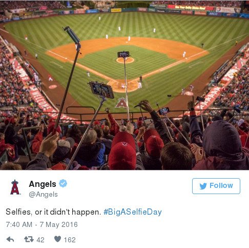 Οι 8+1 selfies του 2016 που έγιναν αμέσως viral -Λεονάρντο Ντι Κάπριο, Χίλαρι, Καρντάσιαν αλλά και μια... γάτα! [εικόνες] | iefimerida.gr 8