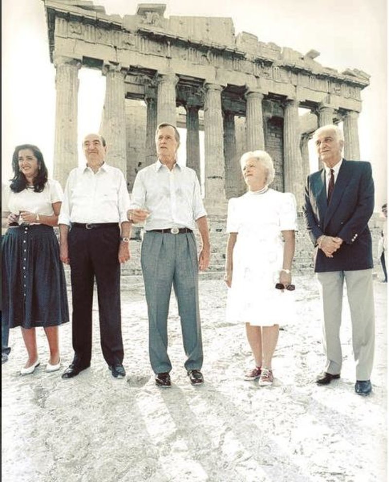 Από αριστερά: Ντόρα Μπακογιάννη, Κων. Μητσοτάκης, Τζορτζ Μπους, Μπάρμπαρα Μπους, Τζαννής Τζαννετάκης / Φωτογραφία: instasgram