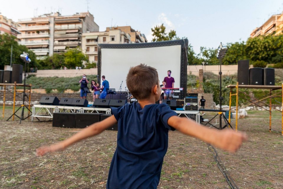 Θεσσαλονίκη: Πικ νικ φεστιβάλ στη Ρωμαϊκή Αγορά -Καρό τραπεζομάντηλα, μουσική, ταινίες | iefimerida.gr 2