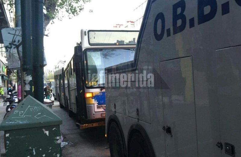 Εκρηξη σε λεωφορείο στην Πατησίων -Εσκασε η μηχανή [εικόνες] | iefimerida.gr 2